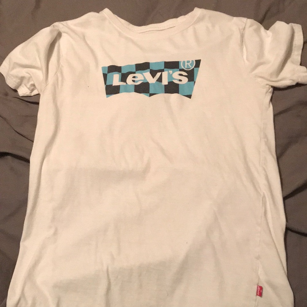 Levi’s t shirt